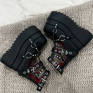 DEMONIA BLACK PLATFORM BOOTS